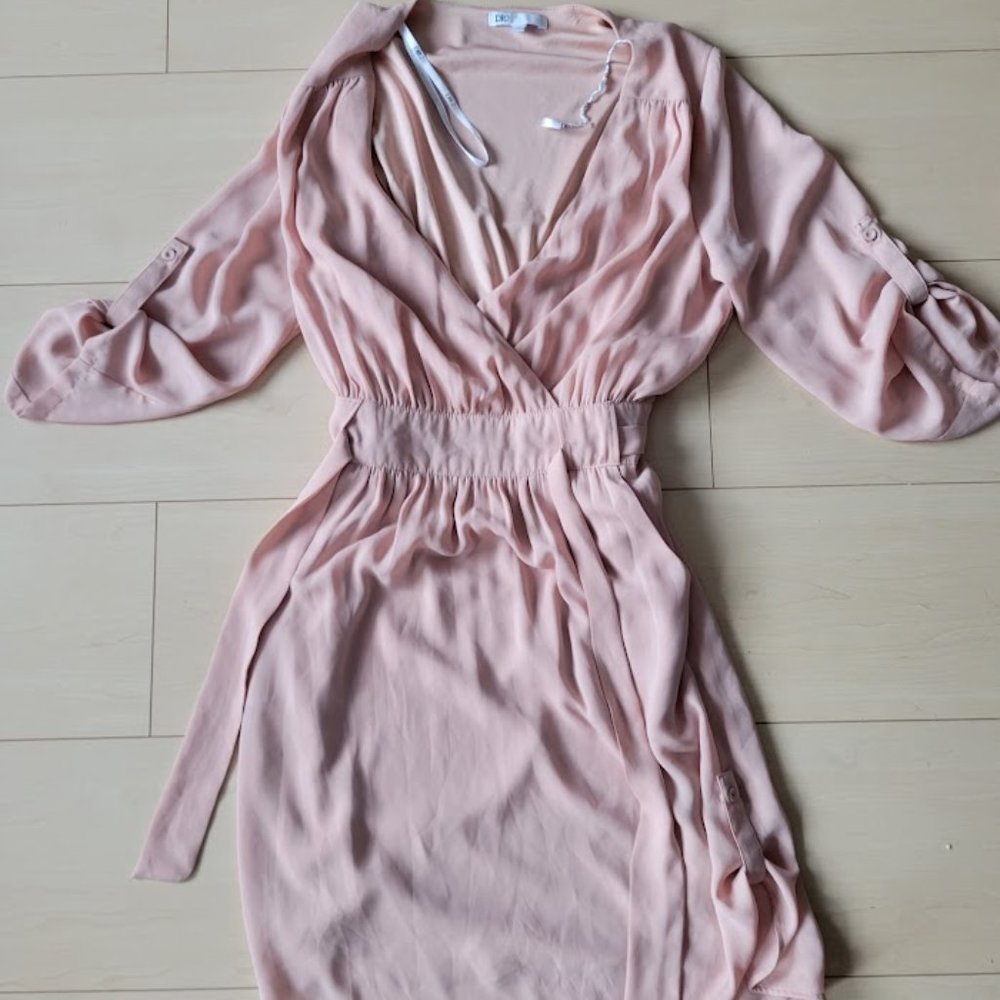 Dress with sleeves